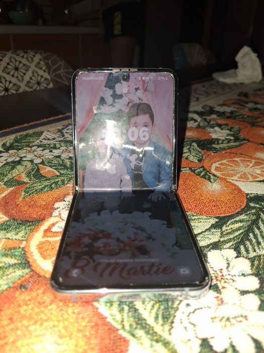 Vând un Galaxy Z Flip 4