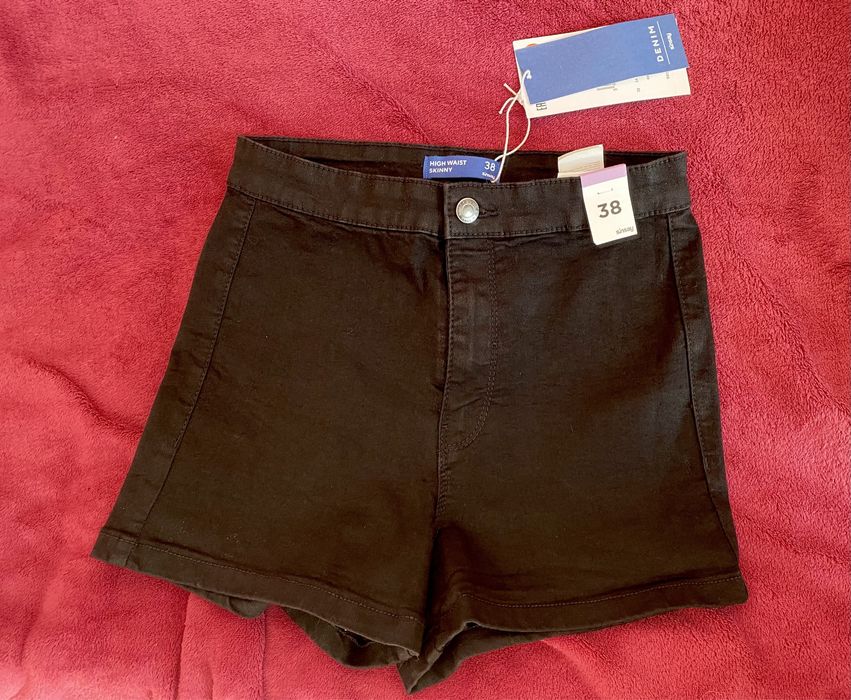 Pantaloni scurți talie înaltă