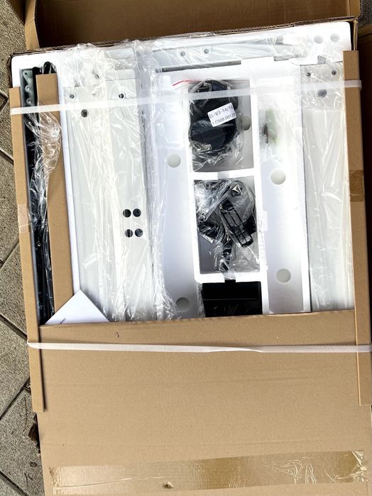 Birou reglabil electric SANODESK QS1, 140x60 cm, alb (NOU în cutie)