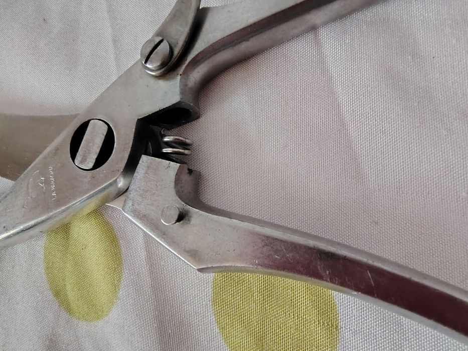 Foarfecă veche din oțel inoxidabil