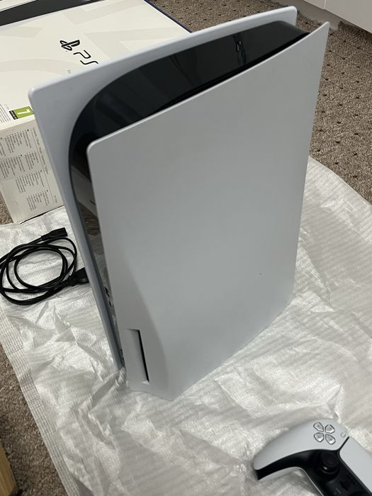 PlayStation 5 – stare foarte bună + tastatura