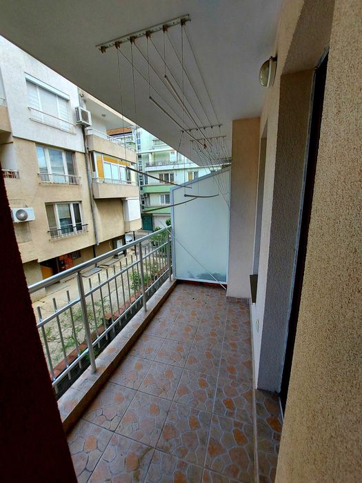 Дава се под наем Тристаен апартамент в Бургас, Център - 120 кв.м за 331.5 € - Снимка #1