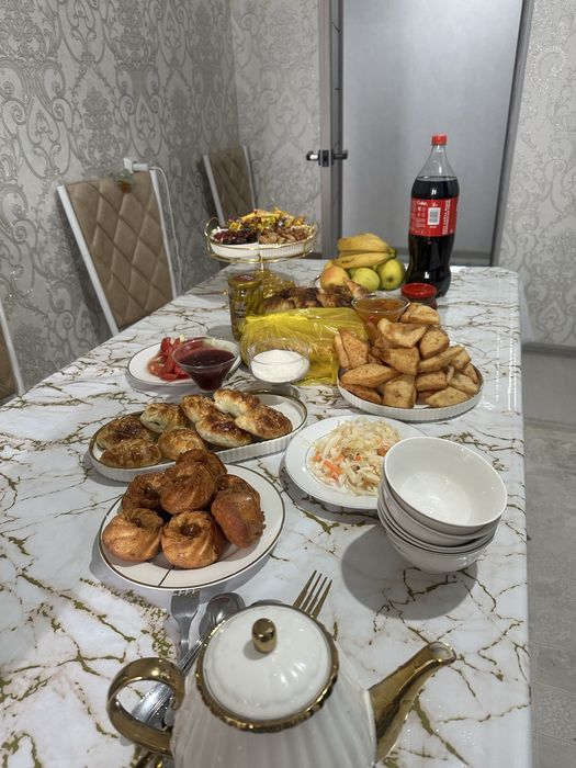 Стол со стульями