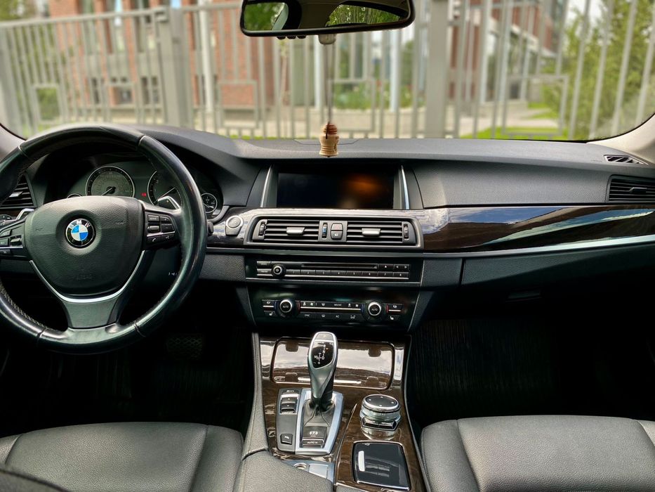 Продам BMW 528i 2015г