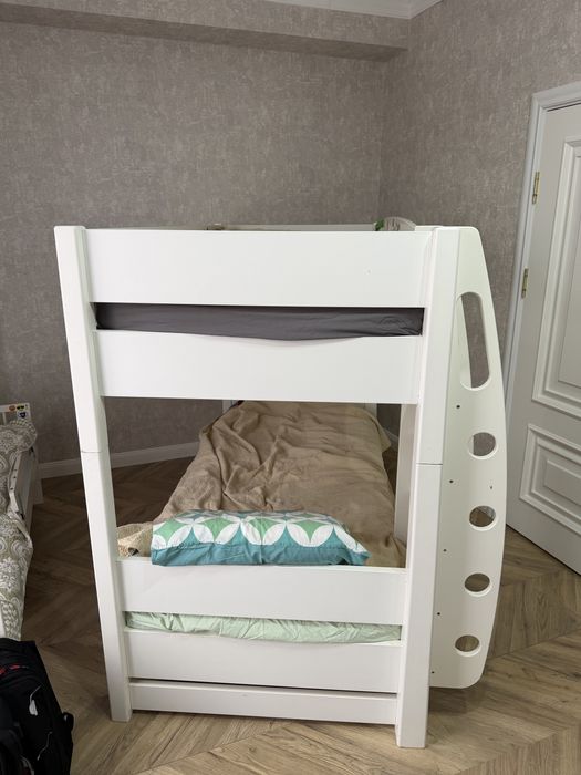 Двух-ярусная кровать