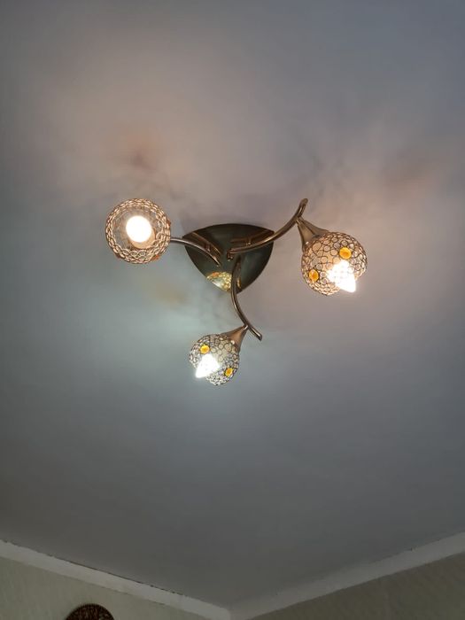 Продам    люстру