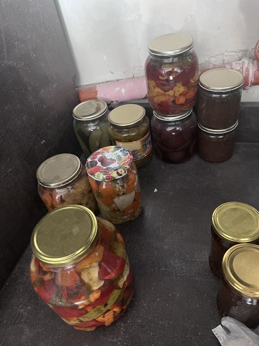 Подарявам буркани със зимнина