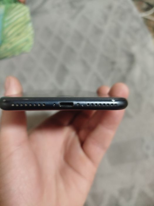 Продам айфон 7 плюс