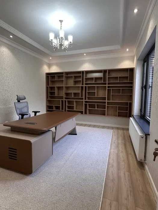 R3 Сдаётся 5х-комнатная квартира на Мирабаде ор-р Гостиница Россия!