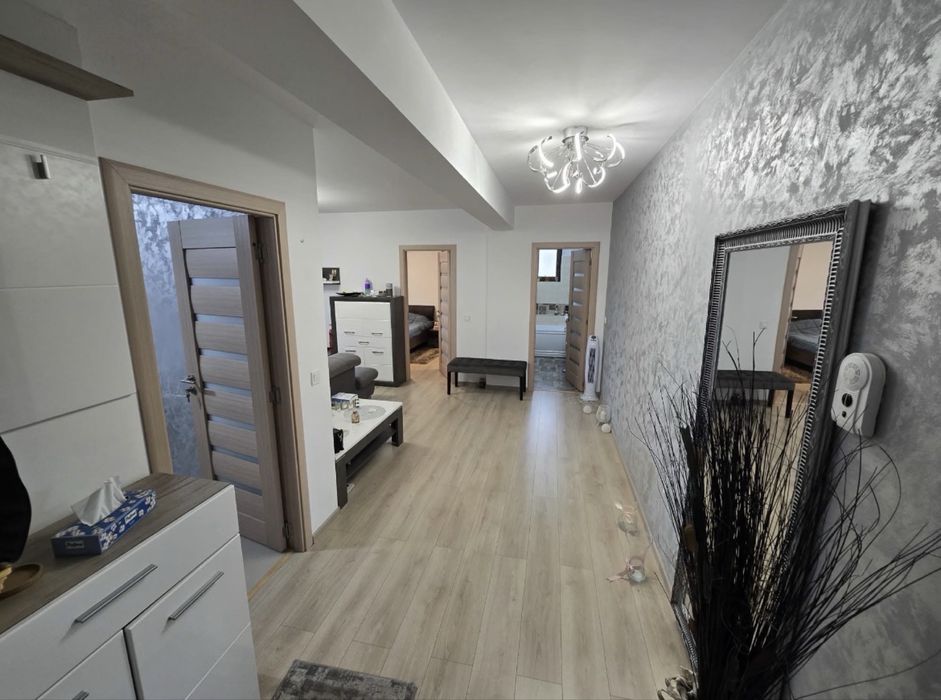 Închiriez apartament cu 2 camere bloc nou loc parcare inclus/Trivale magic