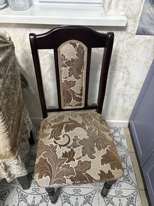 Продам стулья в гостиную