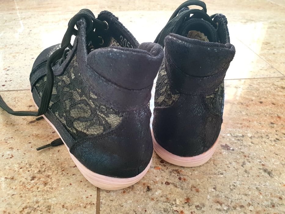 Pantofi sport, Ravin