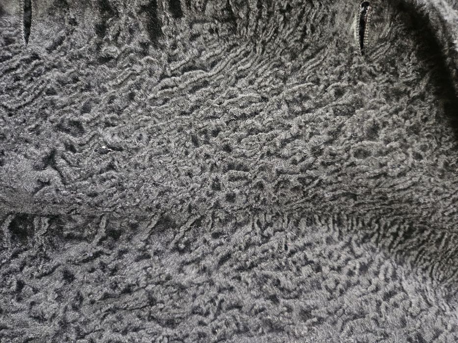 Продам Каракуча  б/у мужское пальто