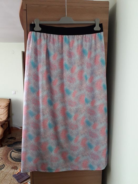 Fusta de vara cu floricele  .