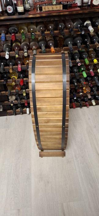 Suport / Raft rustic din lemn pentru sticle de vin, model butoi (20 locuri)