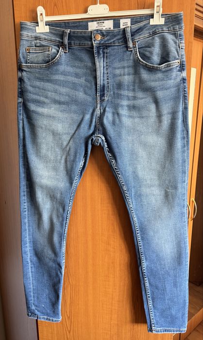 Blugi SuperSkinny Bershka