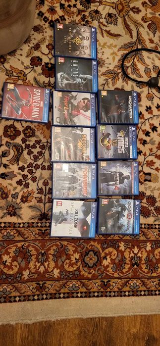 ps4 pro cu peste 15 jocuri