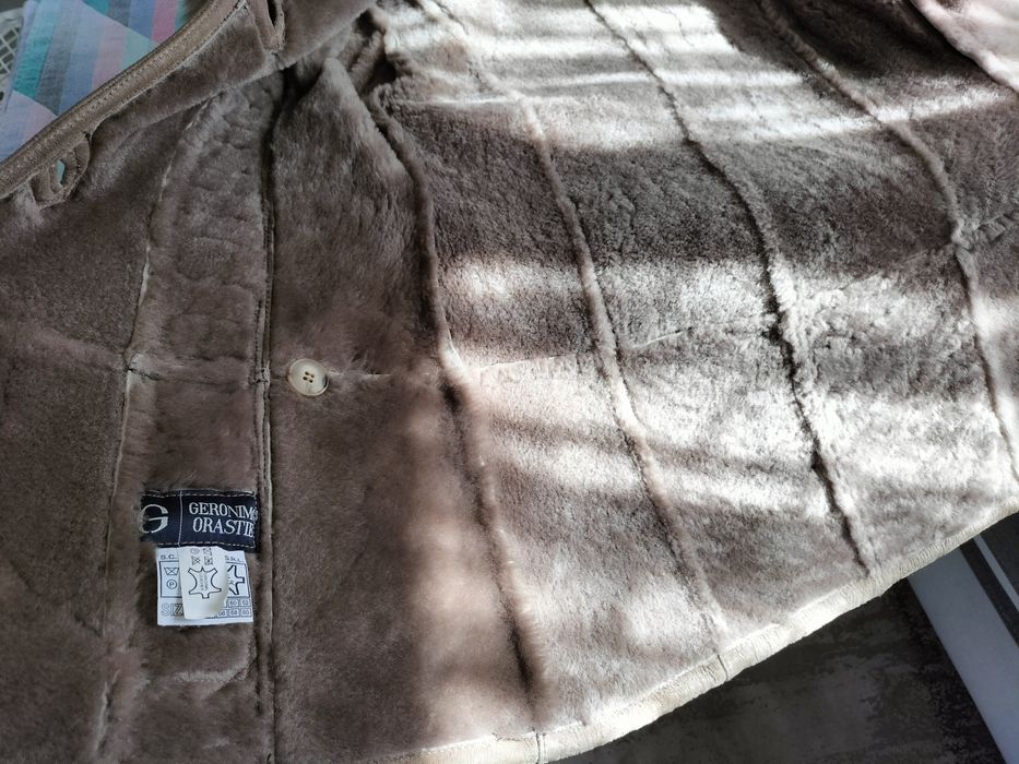 Cojoc din piele de oaie culoare bej