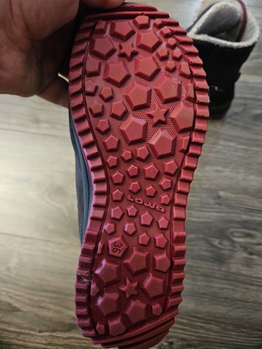 Продавам детски обувки Лова