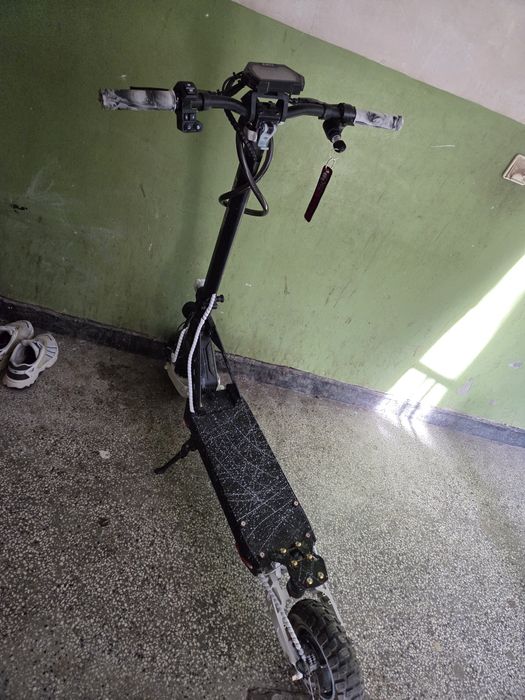 Продавам G2 Max във отлично състояние на 950 км