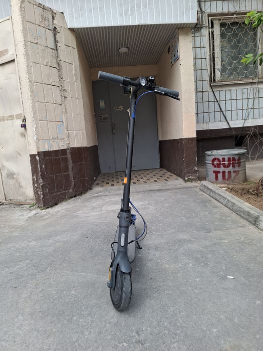Электросамокат Xiaomi  Mi electric  scooter  3