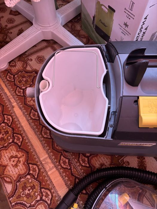 Karcher Puzzi 10/1 Professional Керхер машина за пране на мебели