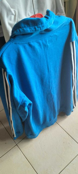 Продавам мъжки суитчер