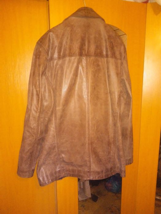 Vand haine de piele de barbati si femei