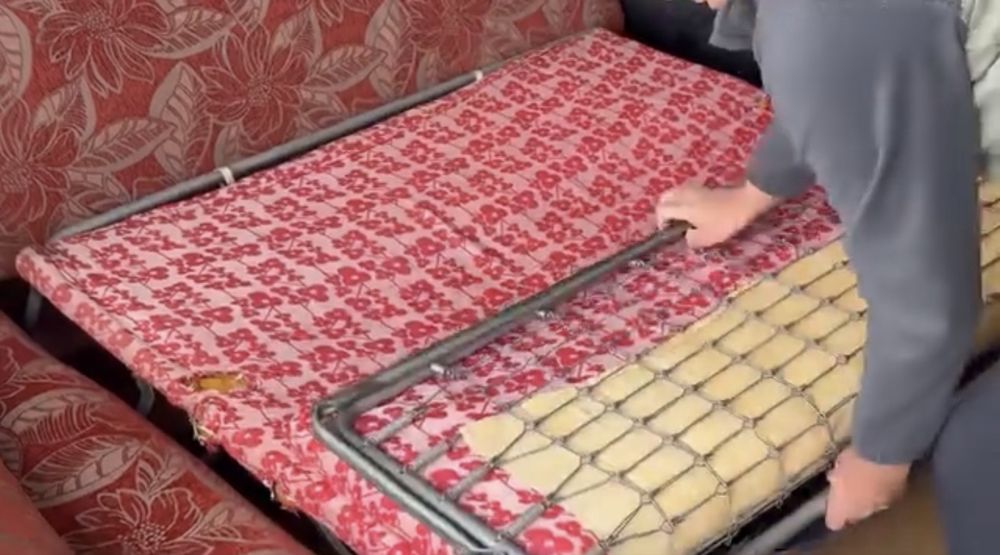 Разтегателен диван и нормален диван