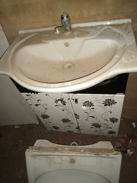 Раковины унитазы б/у продам недорого