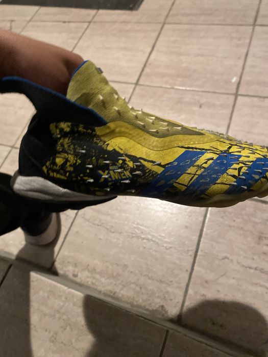 Адидас предатор хорошое.Состоение торг есть