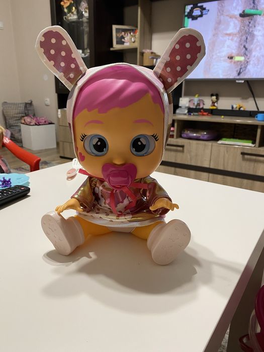 Плачеща кукла сълзи