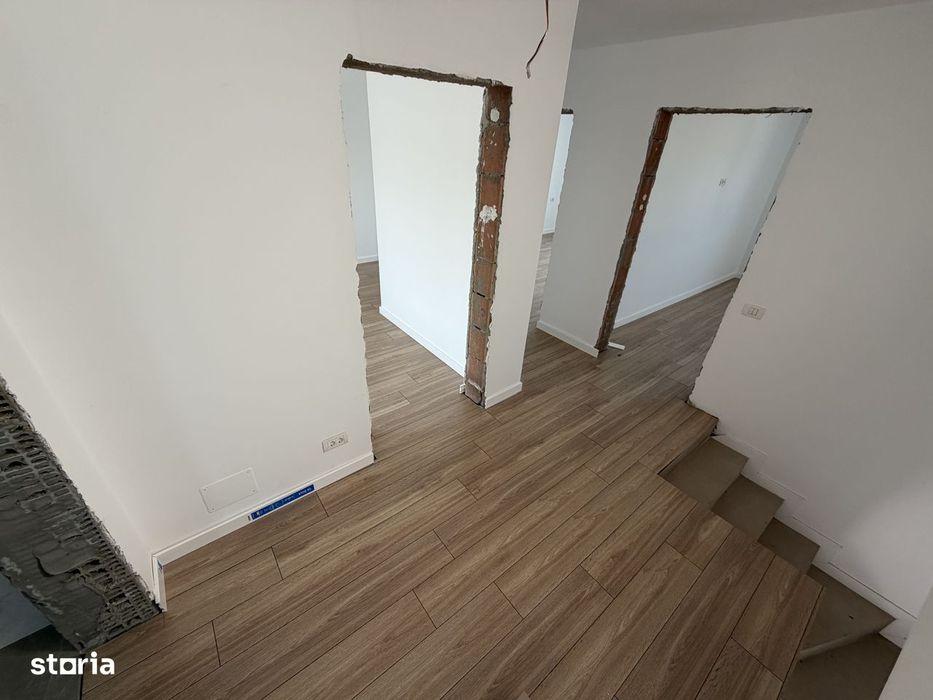 Vila tip duplex P+1+M / Bragadiru Cartierul Independentei / statie stb