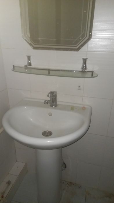 Раковина смеситель зеркало подставка