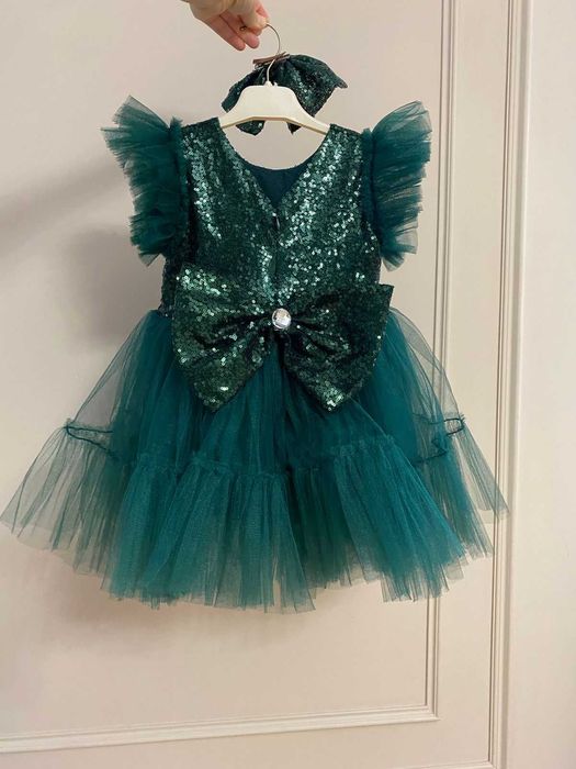 Продам Красивое платье  для девочки 3 лет