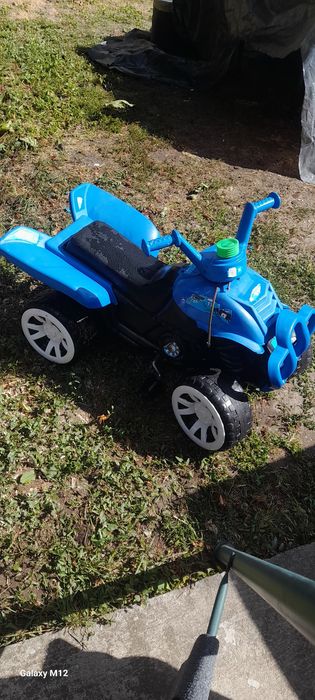 Vand masinuta mica pentru copi 4-7ani