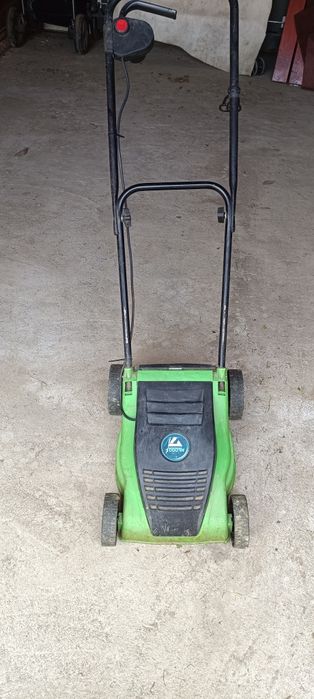Vand mașina electrică de tuns gazon