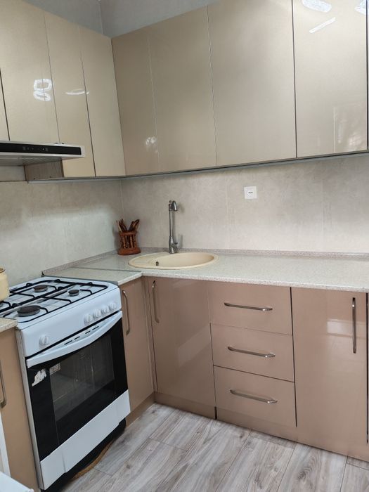 Продаю 2/1/5 Юнусабад 17  с ремонтом, огород, подвал, парковка.