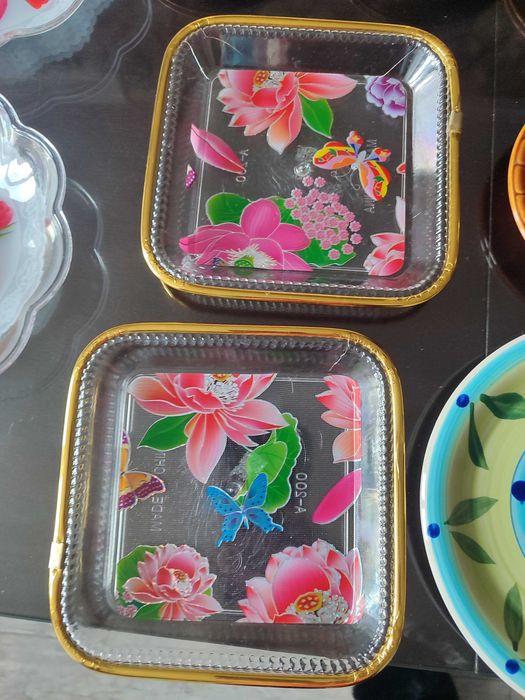 Комплект тъклени чинии