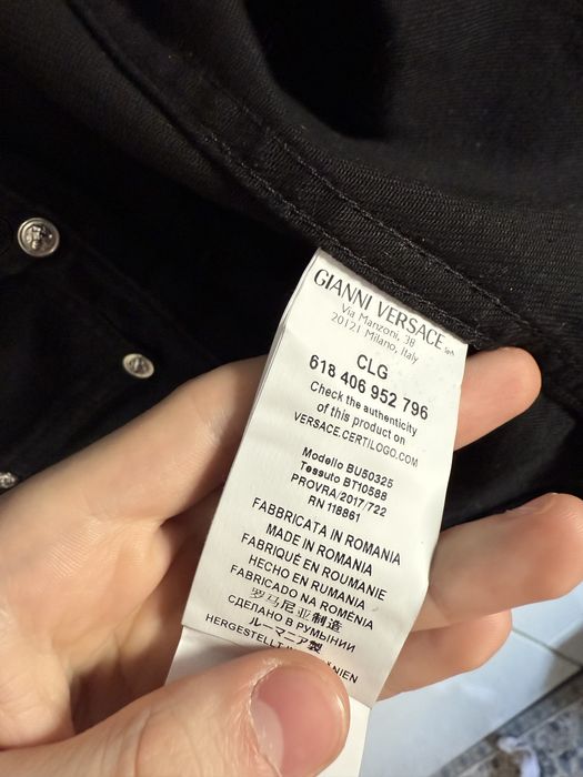 jacheta si blugi Versace Versus
