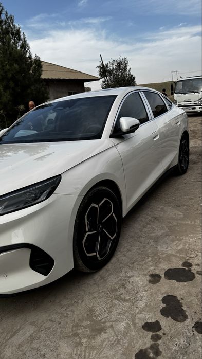 Срочная продажа машина в идиельном состояние.  Практический новая.