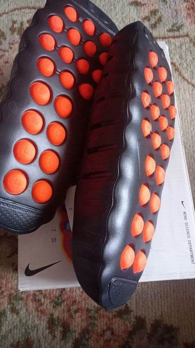 Nike  Minds  001