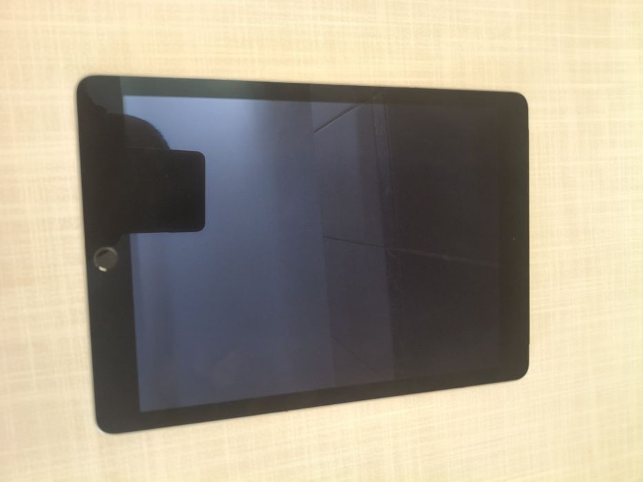 iPad Air 2.  93% baterie  64 gb stare bună de funcționare