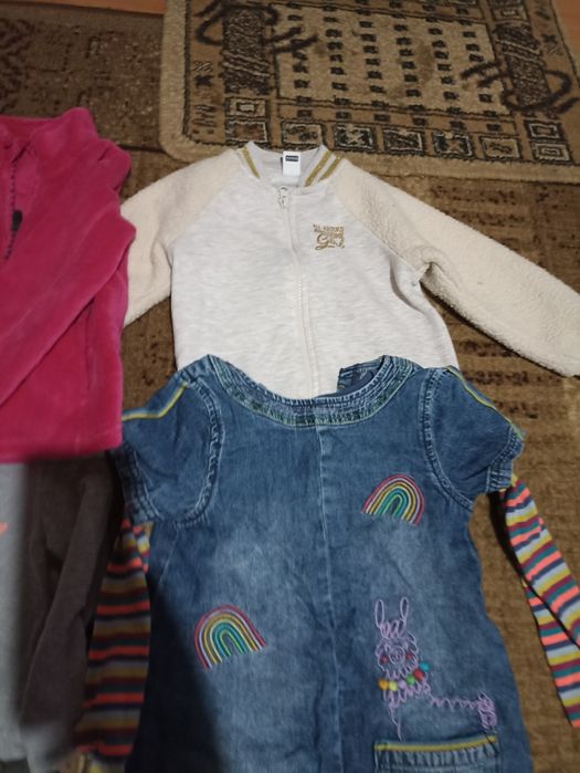 Детски дрехи 2 суитчъра и две рокли