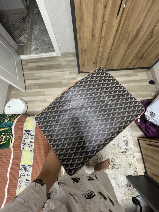 Продаю оригинальный клатч Goyard – стиль и эксклюзивность!