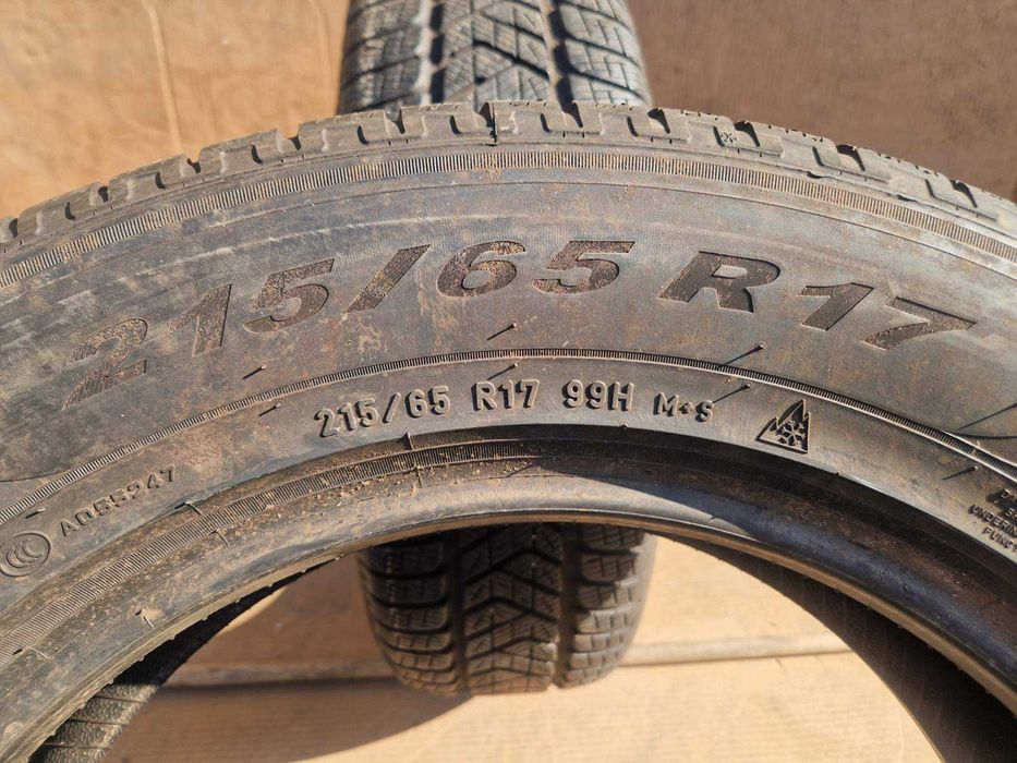 2 Pirelli R17 215/65
Зимни гуми 
DOT3122