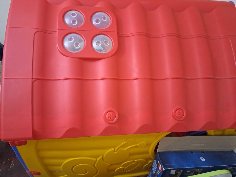 Детска пластмасова къща