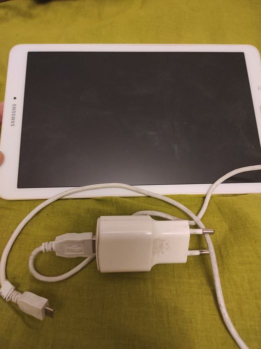 Продам планшет Samsung Tab E, в отличном состоянии,  старой модели.