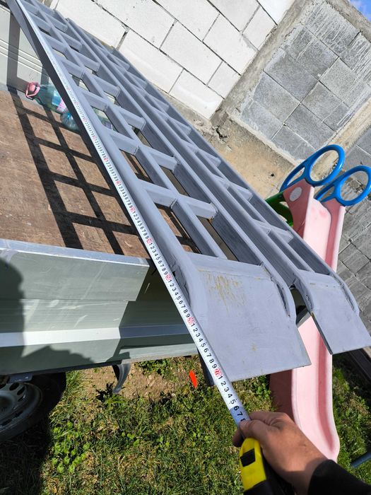 Vând rampi/cale  Greutate 5 tone sau schimb cu,cale de aluminiu 2 tone Pret 2500 Tel 0745177086