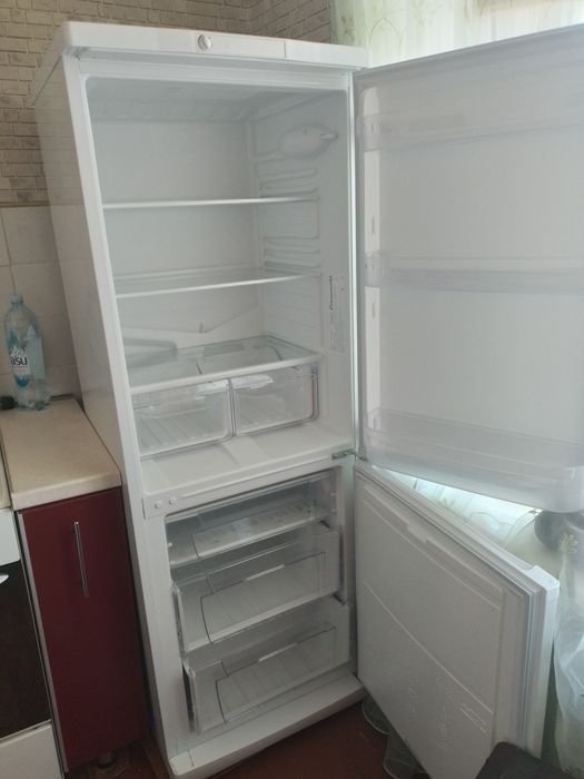 Продам холодильник индезит срочно,  в связи с переездом,